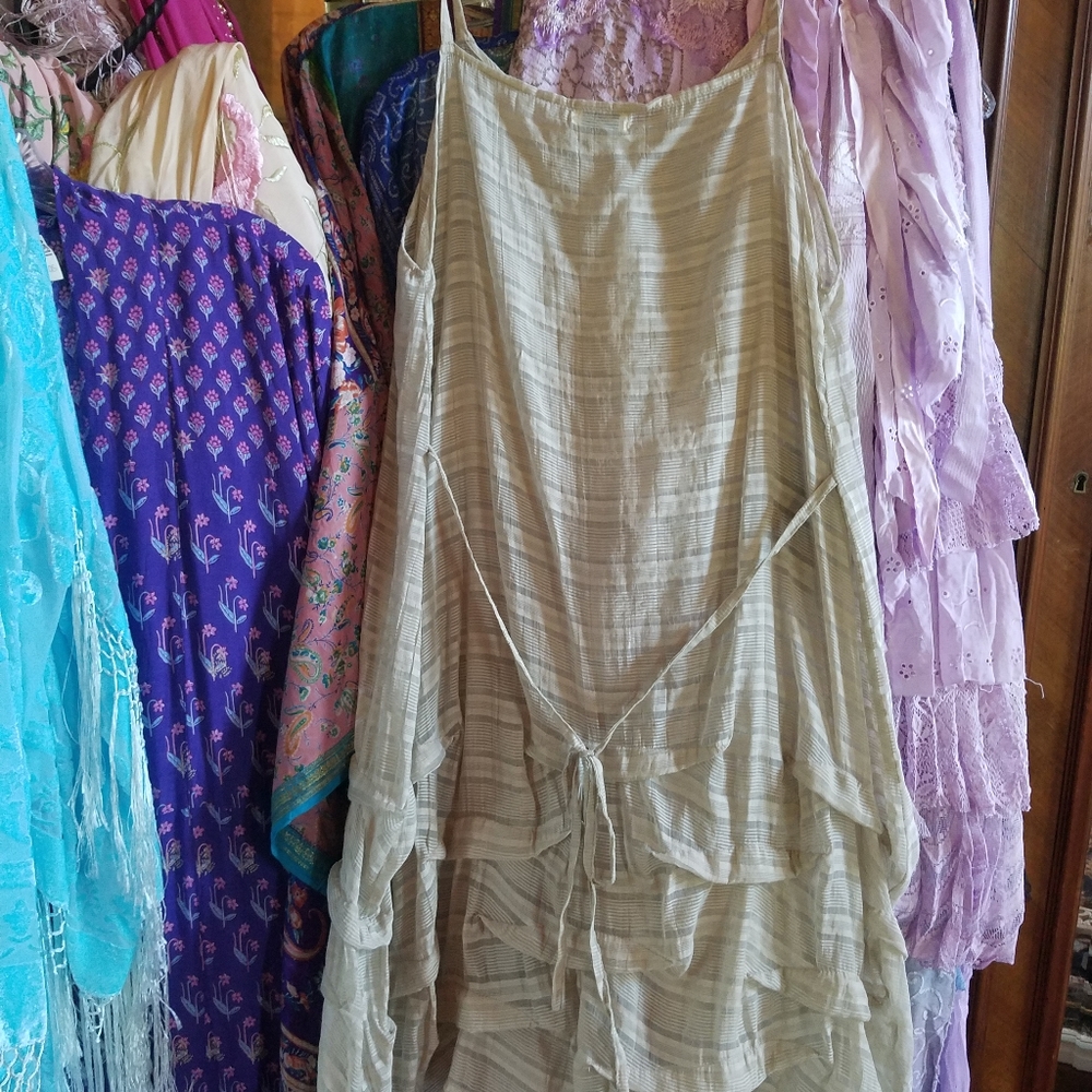 KRISTA LARSON RUFFLE DRESS - Picture 4 of 4